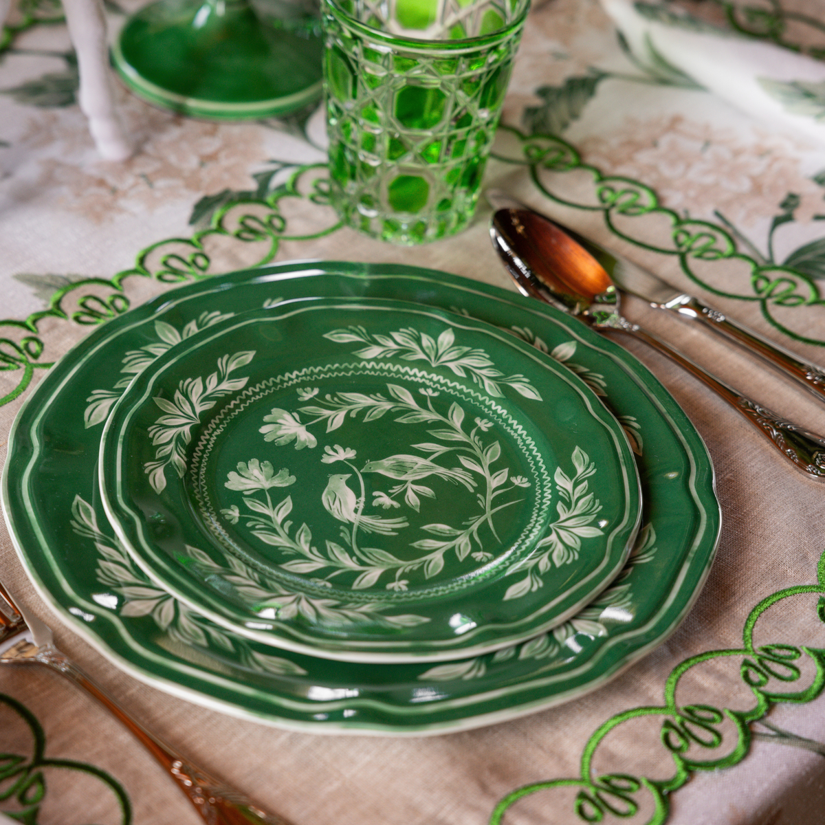 Cream Hydrangea Christmas table styled with green and white Chinoiserie plates and natural linen placemats with green embroidery
