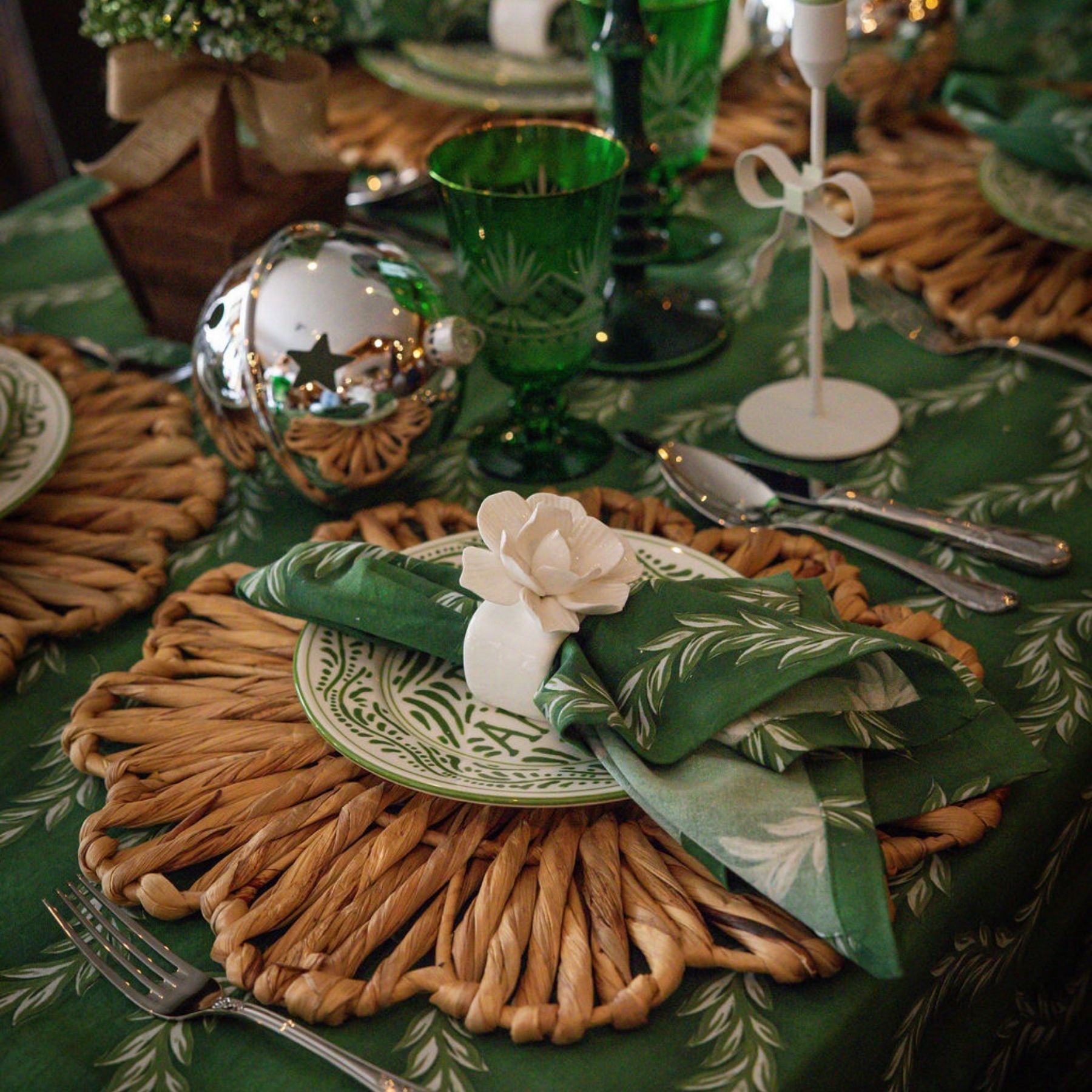 Natural Scallop Seagrass Placemat (Set of 4) - LUXE AND BEAU