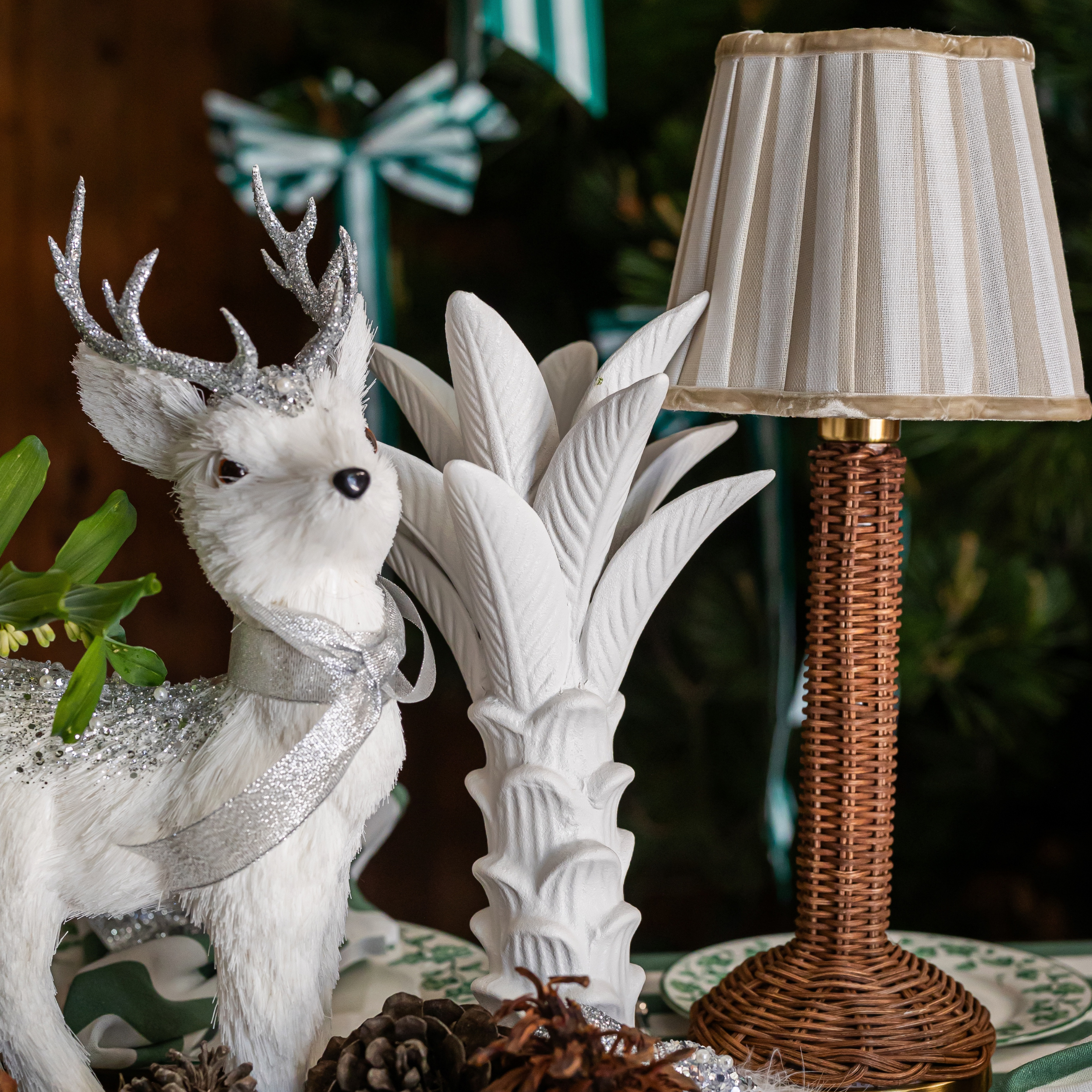 Dark Rattan USB Lamp - LUXE AND BEAU