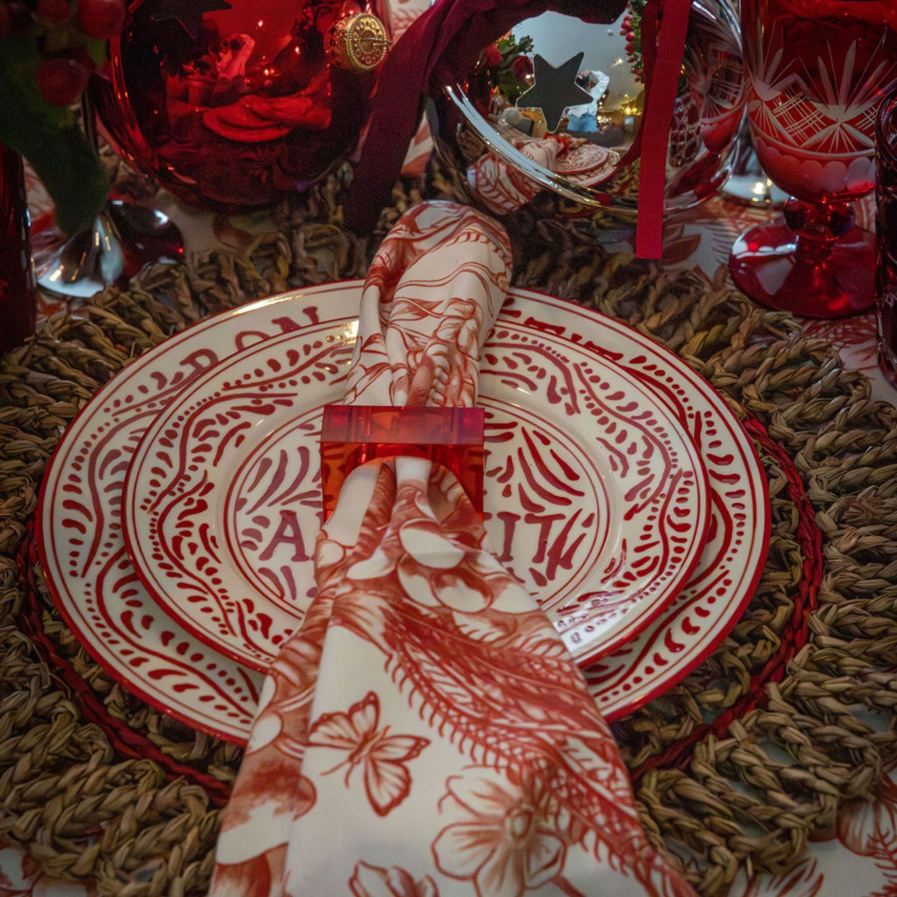 Rouge Bon Appetit Dinner Plate - LUXE AND BEAU