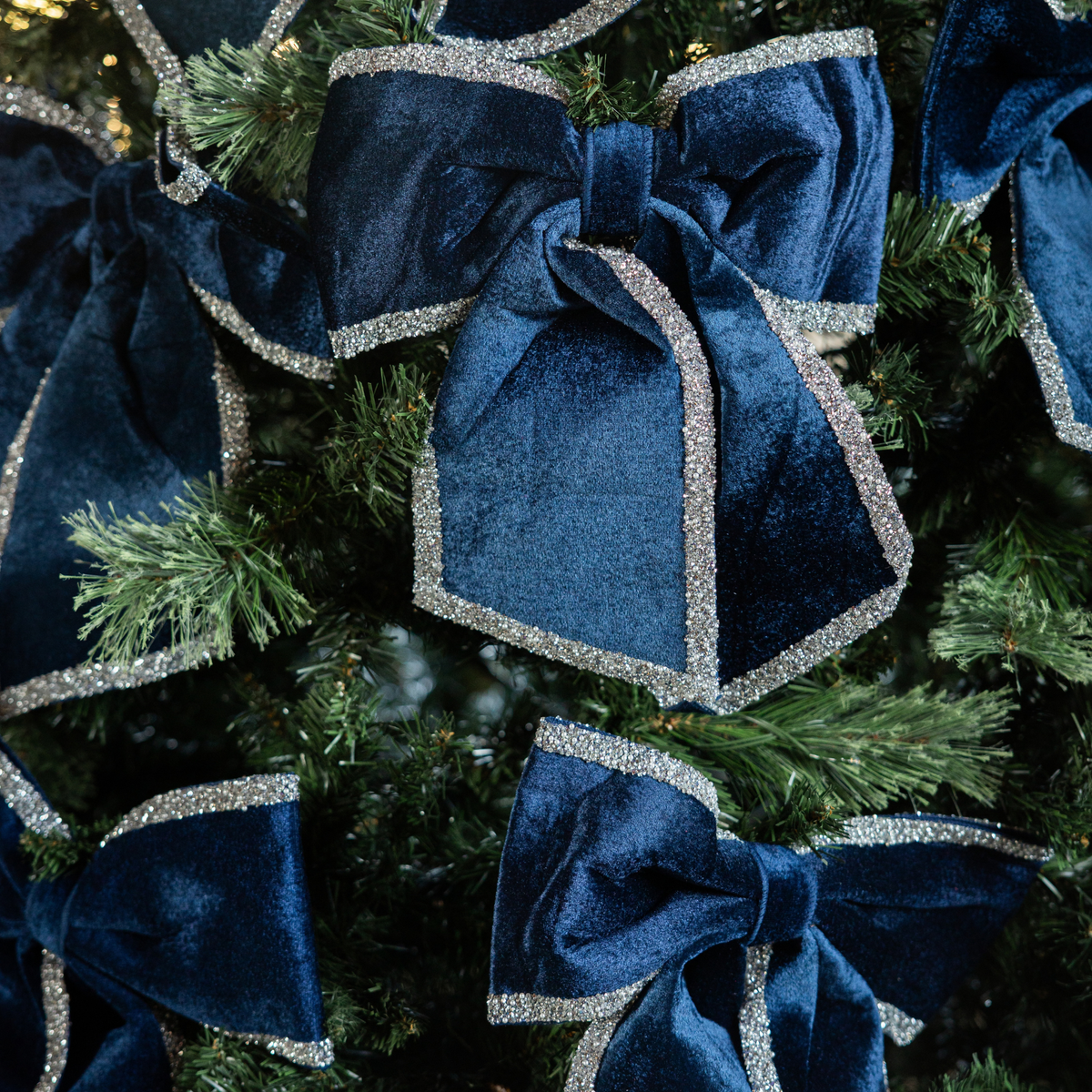Green and Black Plaid Christmas table styled with navy velvet glitter trim bows