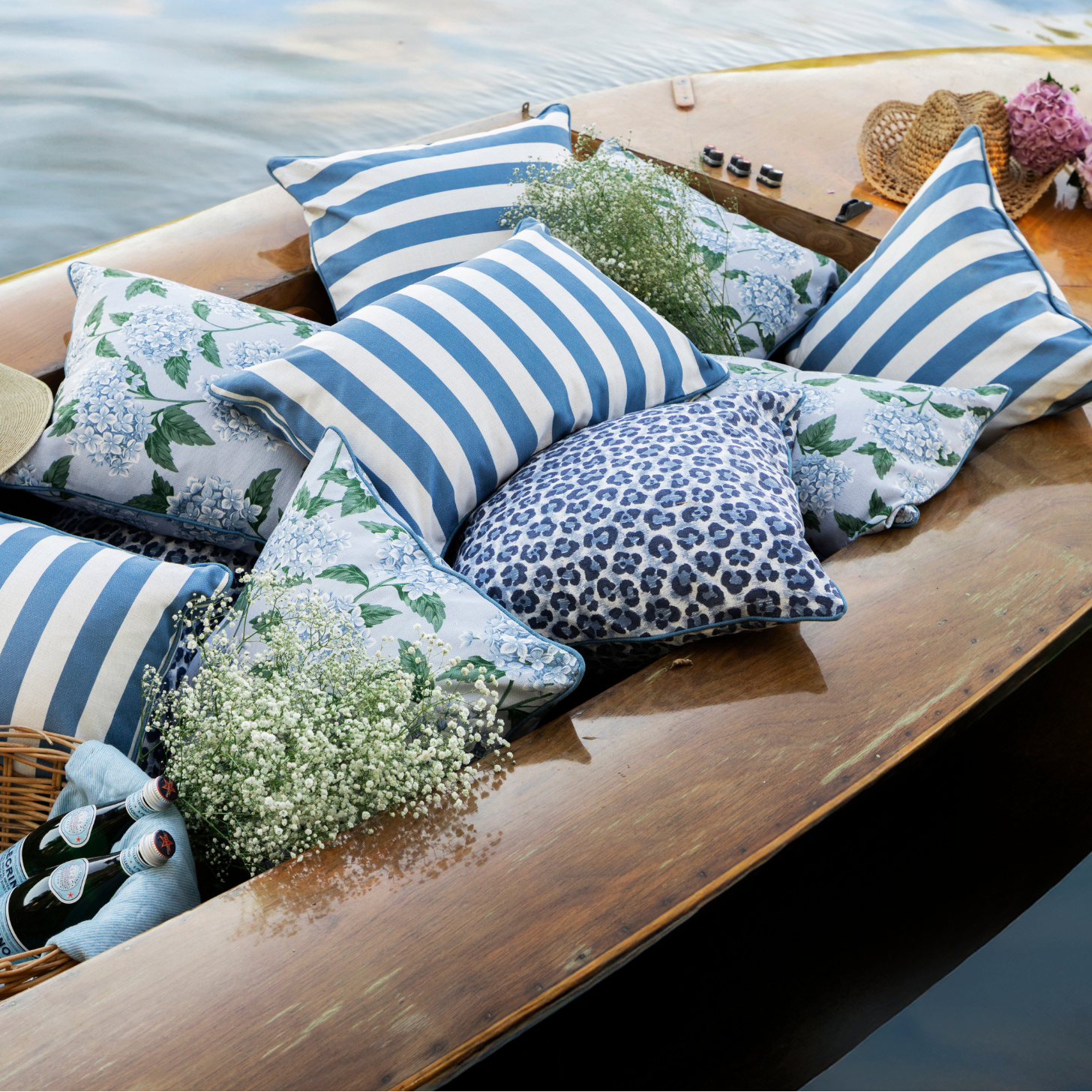 Outdoor Blue Hydrangea Cushion Cover 40x60cm - LUXE AND BEAU