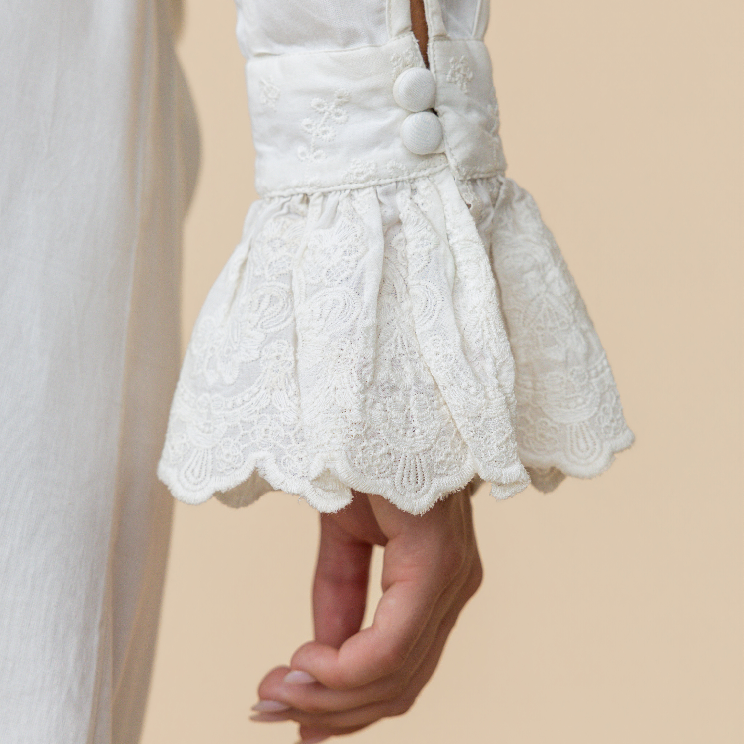 Cloud Dancer Heirloom Lace Robe - LUXE AND BEAU