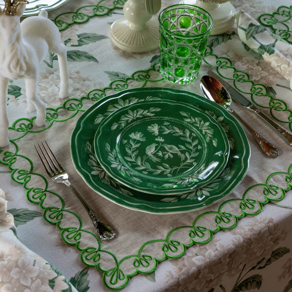 Cream Hydrangea Christmas table styled with green and white Chinoiserie plates and natural linen placemats with green embroidery