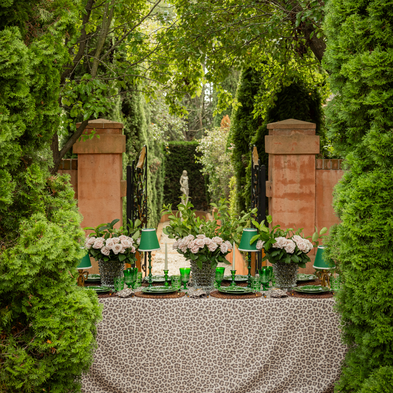 Signature Leopard Table Cloth + 8 Napkins - LUXE AND BEAU