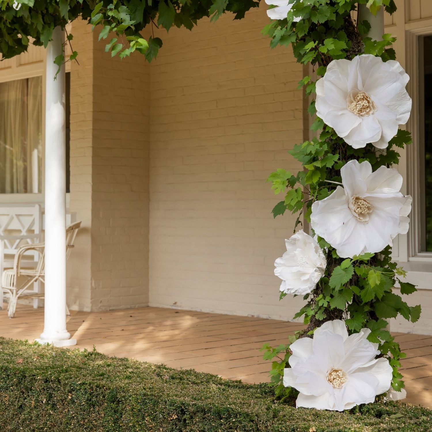 White Bell Flower - LUXE AND BEAU